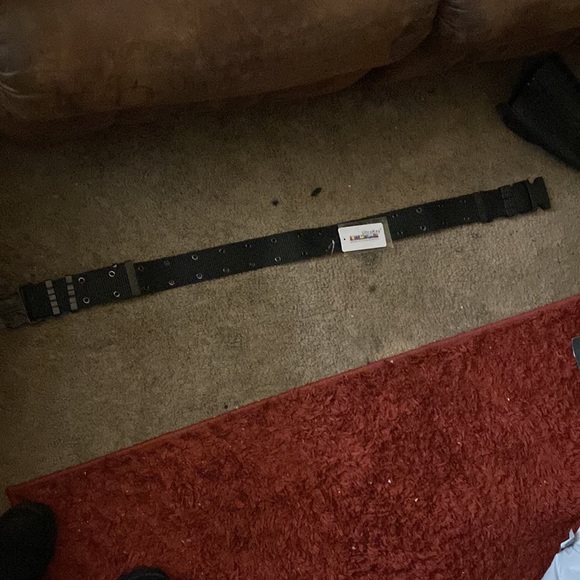 Black Dollskill adjustable belt. 3 tooth click belt. New with tags. - Picture 3 of 7